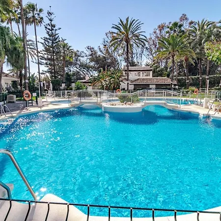 Gc - Spacious Flat In Golden Μαρμπέλλα
