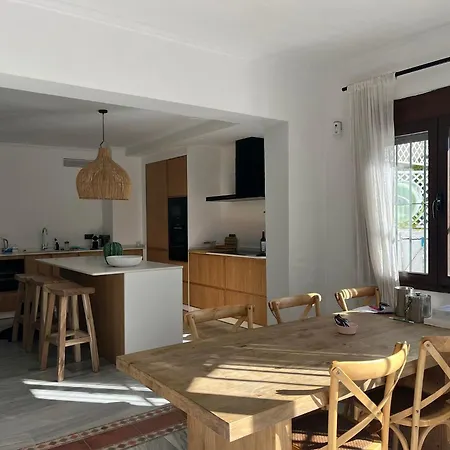 Gc - Spacious Flat In Golden Μαρμπέλλα